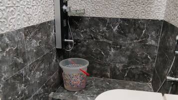 House, 3 Bedrooms, Smoking, Balcony | Bathroom