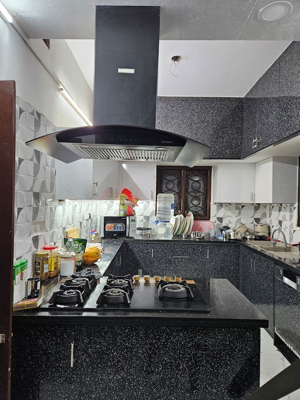 House, 3 Bedrooms, Smoking, Balcony | Interior