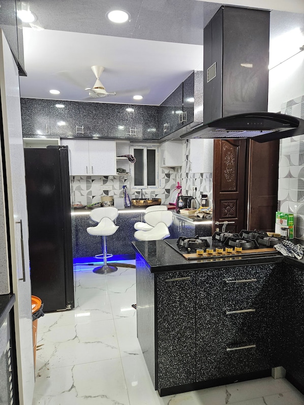 House, 3 Bedrooms, Smoking, Balcony | Interior