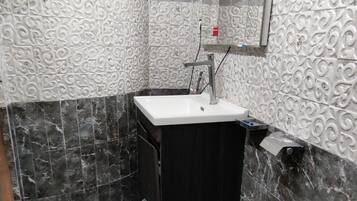 Maison, 3 chambres, fumeur, balcon | Salle de bain
