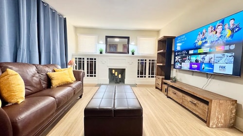 Iconic 2BR Bungalow • Short Walk to SJSU + Parking