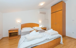 2 bedrooms - Amazing apartment in Bilice with swimming pool (Bilice)
