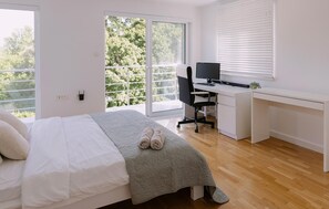 3 bedrooms, in-room safe, free WiFi