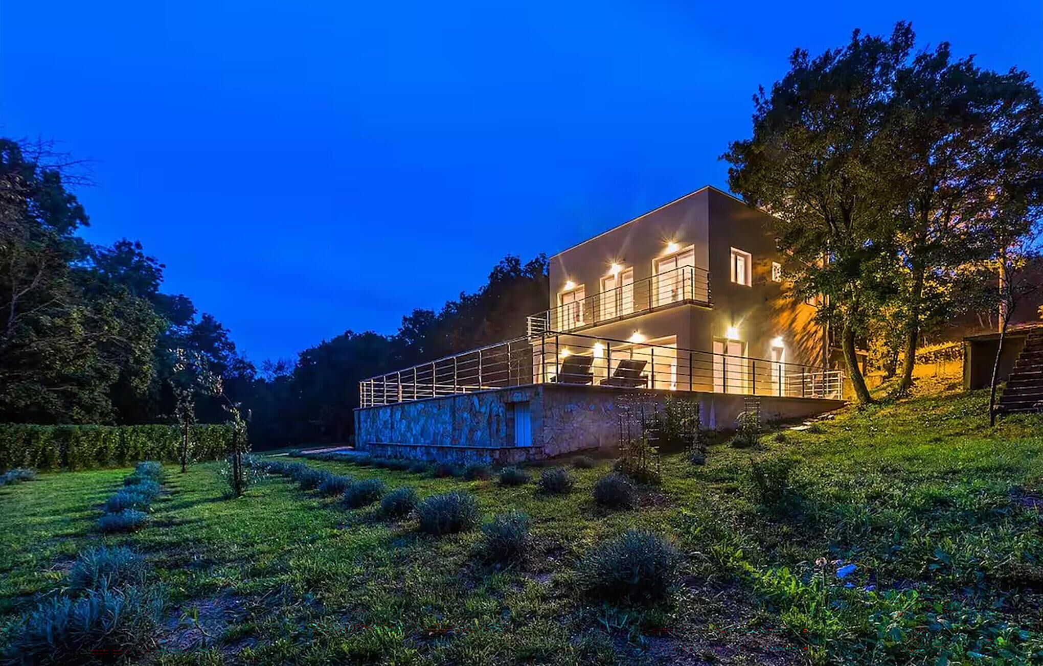 المنشأة من الخارج