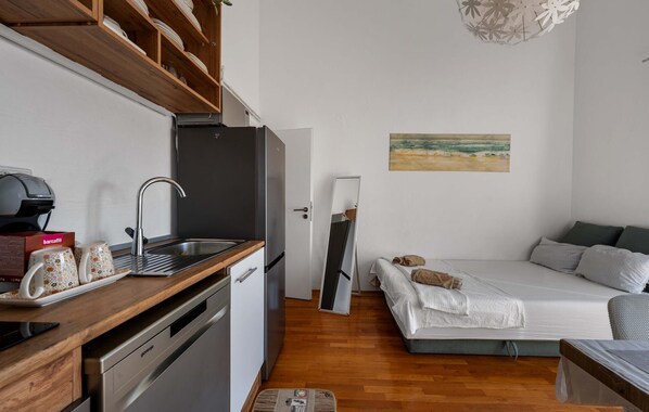 1 bedroom, travel crib, free WiFi