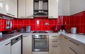 Fridge, oven, stovetop, dishwasher