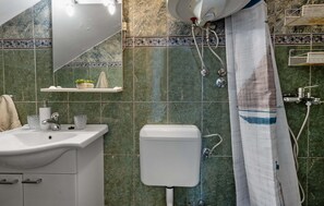A bathroom with a sink, toilet, and shower. - 1 bedroom cozy apartment in Sibenik (Sibenik)