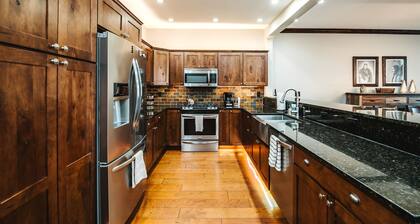 Rock Creek Getaway: 4BR Townhome + Hot Tub