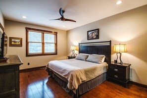 4 bedrooms, iron/ironing board, travel cot, WiFi - Rock Creek Getaway: 4BR Townhome + Hot Tub (Red Lodge)