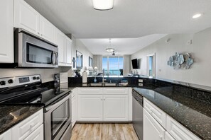 冰箱、微波炉、烤箱、炉灶