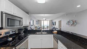 ثلاجة، ميكروويف، فرن، موقد طهي مسطح