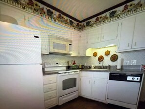 ثلاجة، ميكروويف، فرن، موقد طهي مسطح