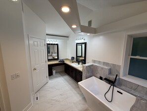 Whirlpool, Haartrockner, Bidet, Handtücher