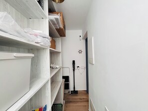 House, 3 Bedrooms, Smoking, Terrace | Interior