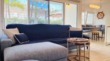 House, 3 Bedrooms, Smoking, Terrace | Living room