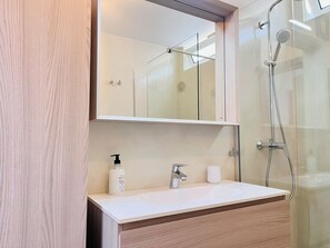 House, 3 Bedrooms, Smoking, Terrace | Bathroom