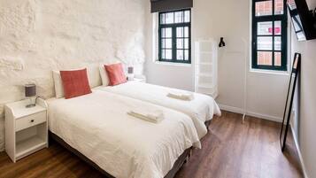 4 bedrooms, iron/ironing board, free WiFi, bed sheets