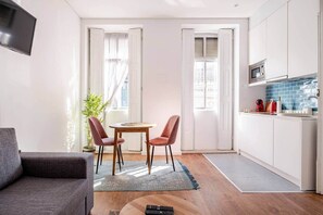 TV - House Steps from Porto’s Best Attractions (Vila Nova de Gaia)