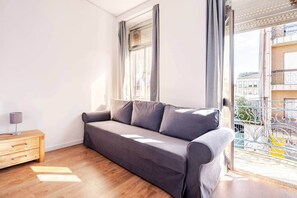 TV - House Steps from Porto’s Best Attractions (Vila Nova de Gaia)