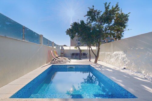 Private Pool Villa, 4BR Suites, Hot Tub & Patio