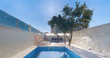 Private Pool Villa, 4BR Suites, Hot Tub & Patio