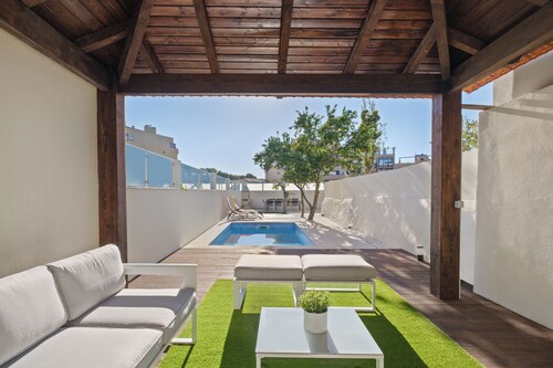 Villa with Private Pool, Hot Tub & Patio