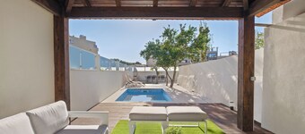 Villa with Private Pool, Hot Tub & Patio