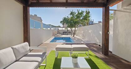 Villa with Private Pool, Hot Tub & Patio