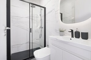 Douche, sèche-cheveux