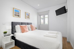 4 عدّة غرف نوم ومكواة/لوح كي وواي فاي مجانًا وملاءات أسرّة