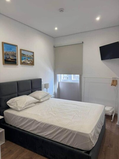 Villa with Private Pool, BBQ & Patio