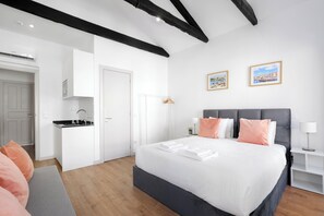 4 bedrooms, iron/ironing board, free WiFi, bed sheets