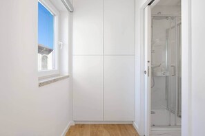 Shower, hair dryer, toilet paper
