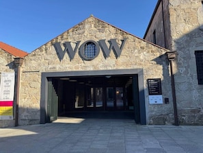 A building with a large 'WOW' sign above the entrance. - Riverside Studio By Luís Bridge, WOW & Half Rabbit (Vila Nova de Gaia)