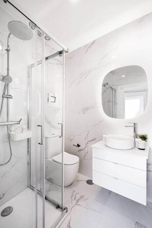 Shower, hair dryer, towels, toilet paper