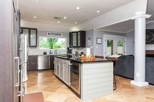 Home in League City, TX with firepit & grill