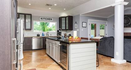 Home in League City, TX with firepit & grill