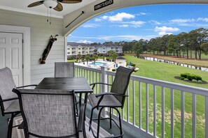 Outdoor dining - Stunning 3BR at Myrtlewood with Pool & Lake Views (Myrtle Beach)