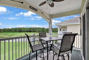Outdoor dining - Stunning 3BR at Myrtlewood with Pool & Lake Views (Myrtle Beach)