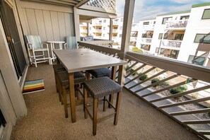 Outdoor dining - Cozy 2BR Condo at Shipwatch Pointe Condos! (Myrtle Beach)