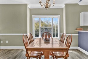 Dining - Elegant Condo at Myrtlewood Golf, Prime Location (Myrtle Beach)