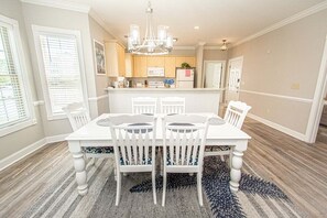 Dining - Golfer's Haven Overlooking Lake at Myrtlewood Golf (Myrtle Beach)