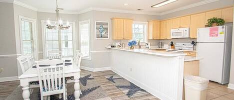 冰箱、微波炉、烤箱、炉灶