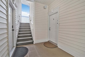 Interior - 1st floor w/ Great Views of River Oaks Golf Course (Myrtle Beach)