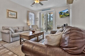 TV - 1st floor w/ Great Views of River Oaks Golf Course (Myrtle Beach)