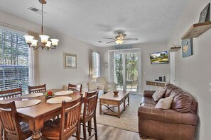 TV - 1st floor w/ Great Views of River Oaks Golf Course (Myrtle Beach)