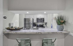Fridge, microwave, oven, stovetop - Ocean Bridge Myrtle Beach Condo (Myrtle Beach)