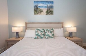 Free WiFi, bed sheets - Elegant Retreat: Pool, Lake View, Myrtlewood Golf (Myrtle Beach)