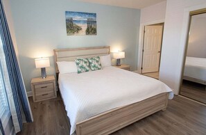 Free WiFi, bed sheets - Elegant Retreat: Pool, Lake View, Myrtlewood Golf (Myrtle Beach)