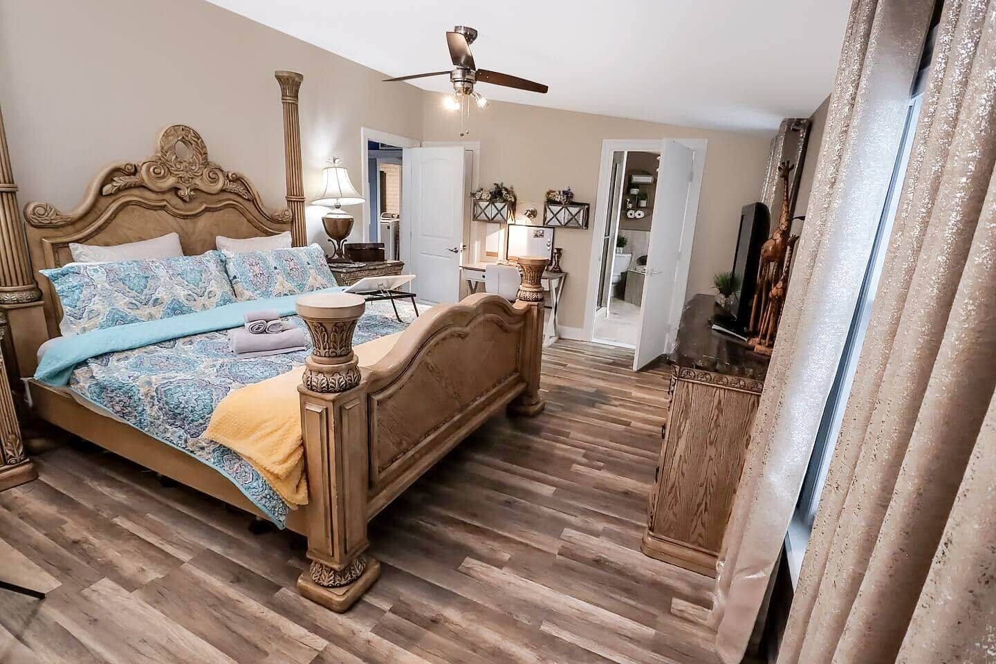 4 bedrooms, iron/ironing board, WiFi, bed sheets